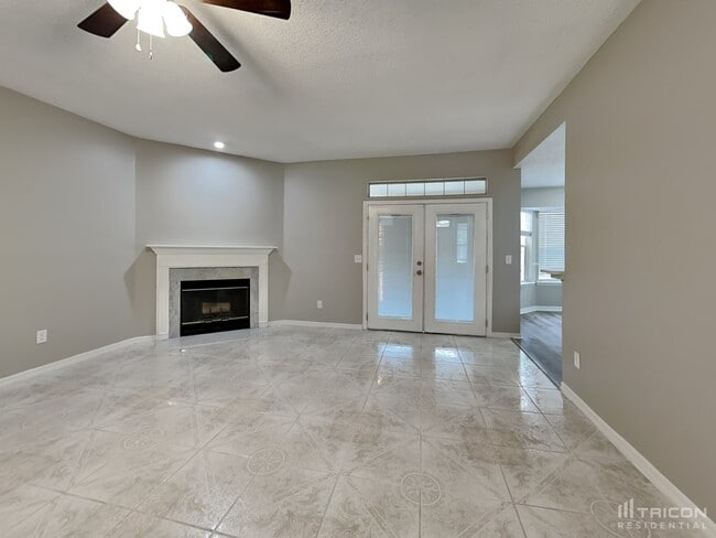 8911 Country Bend Cir N in Jacksonville, FL - Building Photo - Building Photo