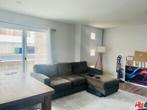 712 Pacific St, Unit 2 in Santa Monica, CA - Building Photo - Building Photo