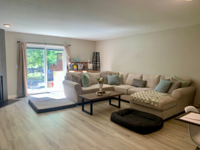 1297 Gatwick Ct in Gahanna, OH - Foto de edificio - Building Photo