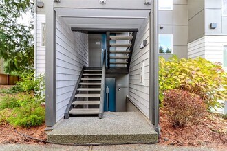 12709 NE 116th St in Kirkland, WA - Building Photo - Building Photo