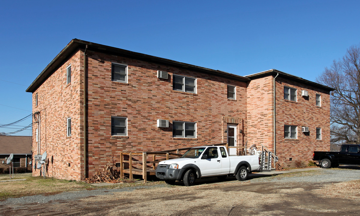 114 Fonville St in Burlington, NC - Building Photo