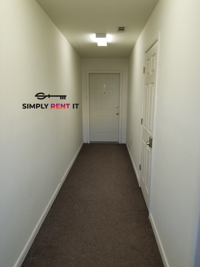 213 N Main St in Roland, IA - Building Photo - Building Photo