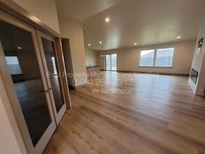 10509 Silverbright Dr in Pasco, WA - Building Photo - Building Photo