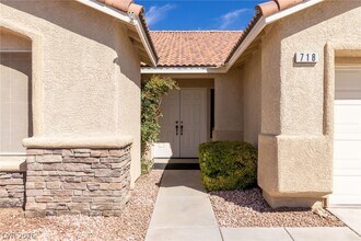 718 Tiffany Bend St in Las Vegas, NV - Building Photo - Building Photo