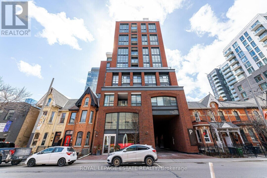 501-1501 Adelaide St W in Toronto, ON - Building Photo