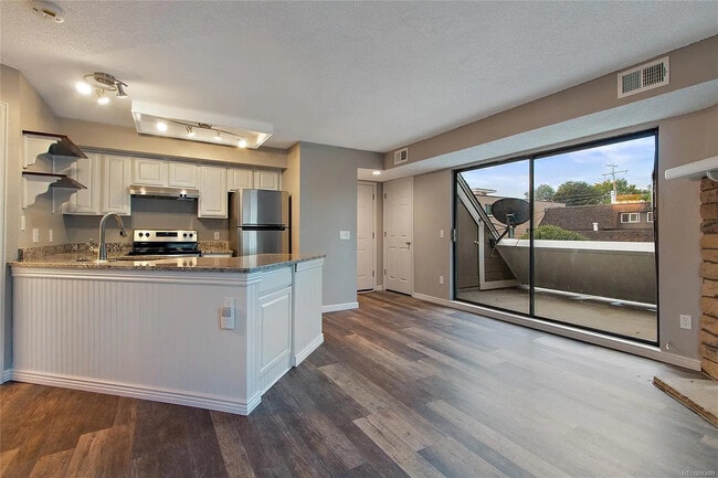 5250 S Huron Way, Unit 1-204