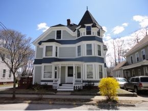 28 Academy St in Rochester, NH - Foto de edificio