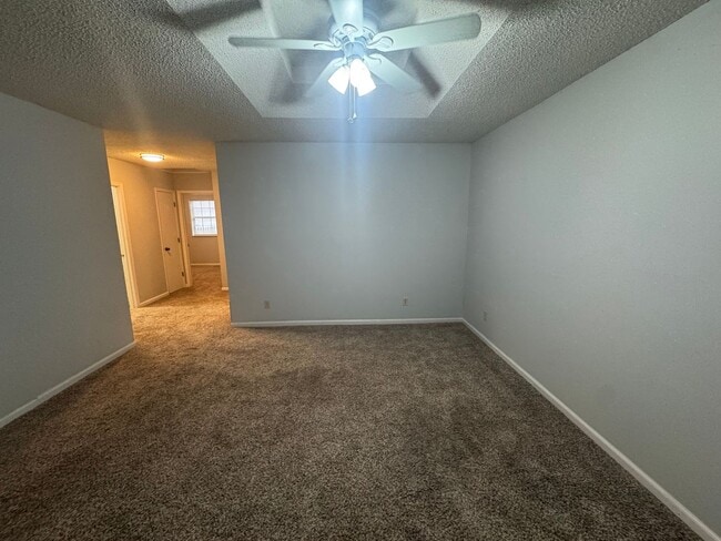 100 E Brasfield St in Smithville, MO - Building Photo - Building Photo