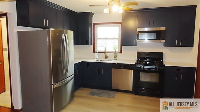 649 Inman Ave in Woodbridge Township, NJ - Building Photo - Building Photo