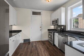 2712 W Winnemac Ave in Chicago, IL - Building Photo - Building Photo