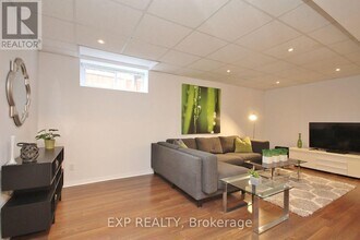 19 Summerwind Crescent in Ottawa, ON - Building Photo - Building Photo
