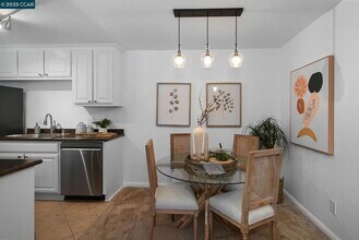 1505 Kirker Pass Rd, Unit 240 in Concord, CA - Foto de edificio - Building Photo