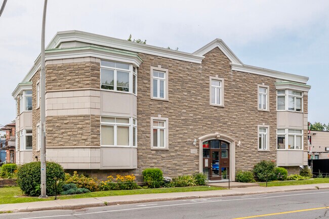 1335 De L'église Rue in St. Laurent, QC - Building Photo - Primary Photo