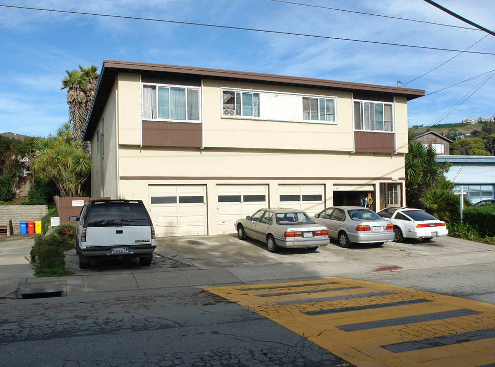 211 Monterey Rd in Pacifica, CA - Foto de edificio