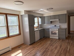 3 Carmen St in East Haven, CT - Building Photo - Building Photo