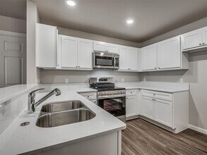 206 Gray St in Yukon, OK - Building Photo - Building Photo