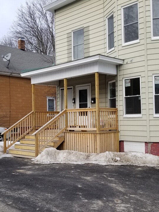 111 Lake St, Unit 2nd Floor in Auburn, ME - Building Photo