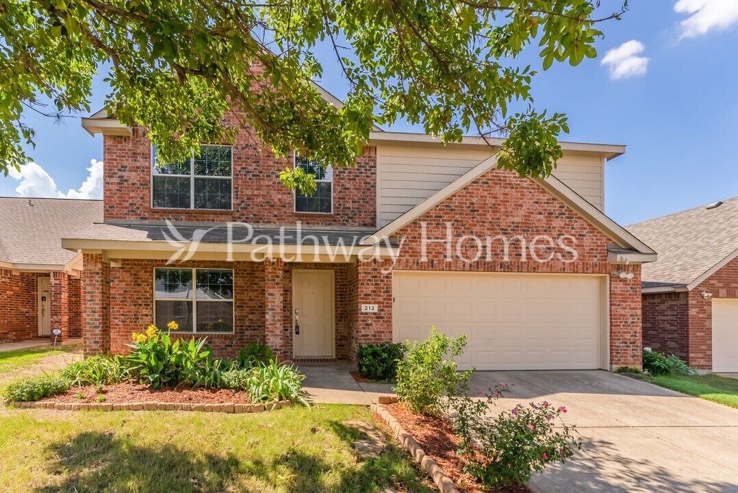 212 Hereford Dr in Cross Roads, TX - Building Photo