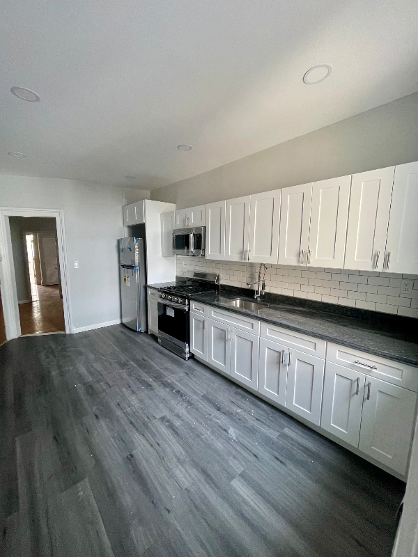 property at 1103 Summit Ave