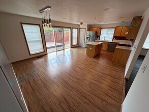 14989 SE Sedona Dr in Clackamas, OR - Building Photo - Building Photo