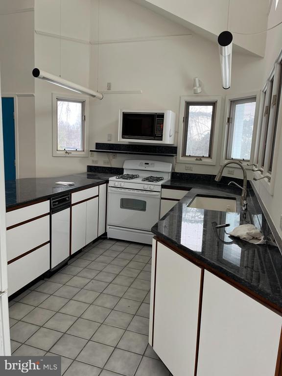 39258 Old Wheatland Rd in Waterford, VA - Building Photo - Building Photo