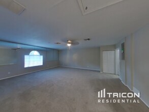 18916 Long Lake Dr in Hudson, FL - Building Photo - Building Photo