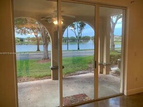 2557 Centergate Dr in Miramar, FL - Building Photo - Building Photo