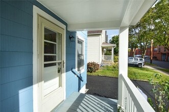 144 Parce Ave in Fairport, NY - Foto de edificio - Building Photo