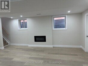 3881 Skyview St in Mississauga, ON - Building Photo - Building Photo