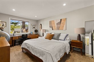 280 NW Holly St, Unit 4 in Issaquah, WA - Building Photo - Building Photo