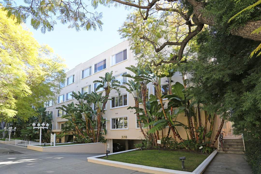 Royal Palm in Beverly Hills, CA - Foto de edificio