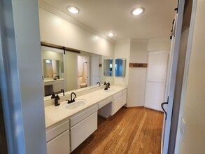 6940 Queens Ct in Moorpark, CA - Building Photo - Building Photo