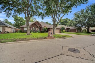 1206 Brook Arbor Dr in Mansfield, TX - Building Photo - Building Photo