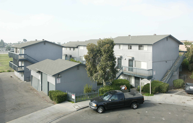 Adelaide Gardens in San Diego, CA - Foto de edificio - Building Photo