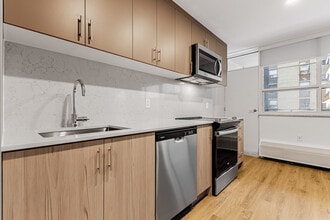 115 Tyndall Ave in Toronto, ON - Building Photo - Building Photo