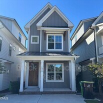 200 E Moore St in Apex, NC - Building Photo