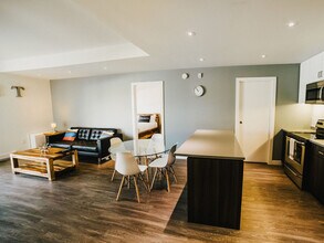 815 Sterling Lyon Pkwy, Unit SI ID1222996P in Winnipeg, MB - Building Photo - Building Photo