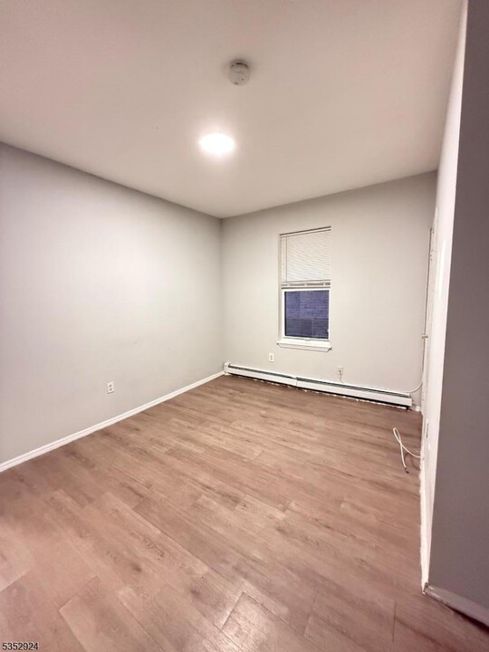 144 Brunswick St in Newark, NJ - Building Photo