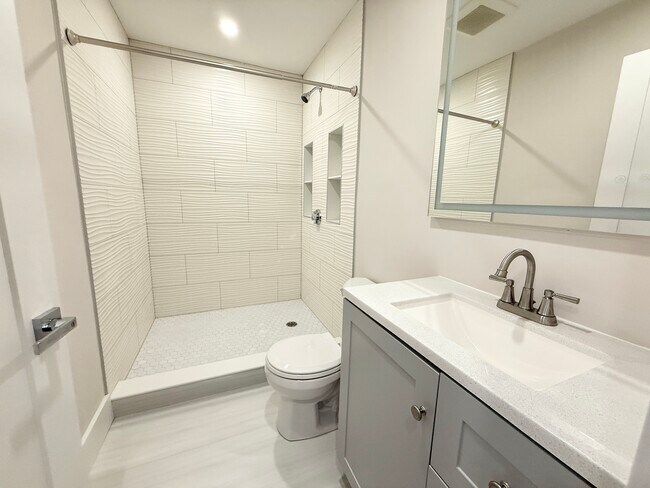 31 Raven St, Unit #2 in Boston, MA - Foto de edificio - Building Photo