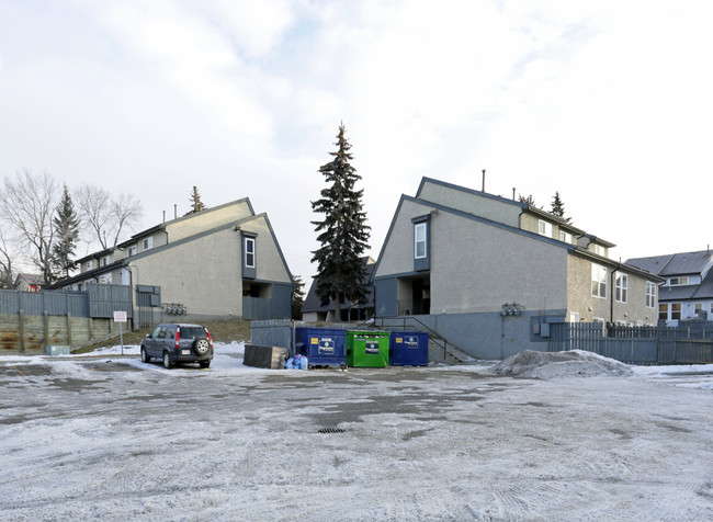 4521-4527 Montgomery Ave NW in Calgary, AB - Building Photo - Building Photo