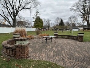 1798 Chateau Dr in Green Bay, WI - Foto de edificio - Building Photo