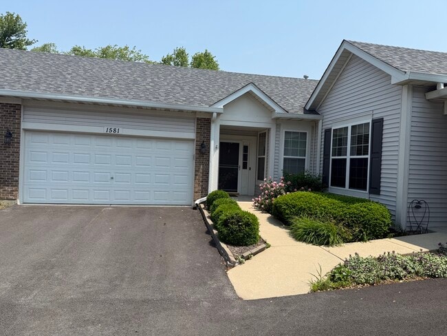 property at 1581 Ludington Cir