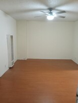 4720 S Normandie Ave, Unit #4 in Los Angeles, CA - Building Photo