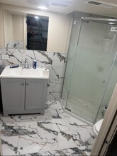 5724 W Henderson St, Unit 2A in Chicago, IL - Foto de edificio - Building Photo