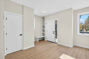 10920-10130 130 St NW in Edmonton, AB - Building Photo