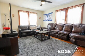 8 Oliva Rd in Boston, MA - Foto de edificio - Building Photo