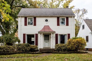 20040 Bonnie Bank Blvd in Rocky River, OH - Building Photo