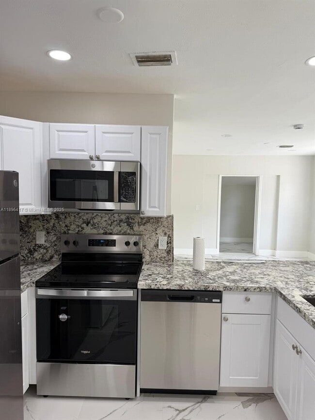 1050 NW 25th Way in Fort Lauderdale, FL - Building Photo - Building Photo