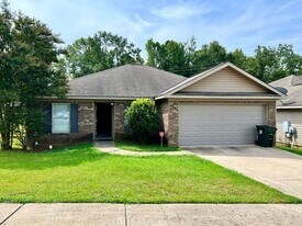 7431 Huntland Dr in Cottondale, AL - Building Photo