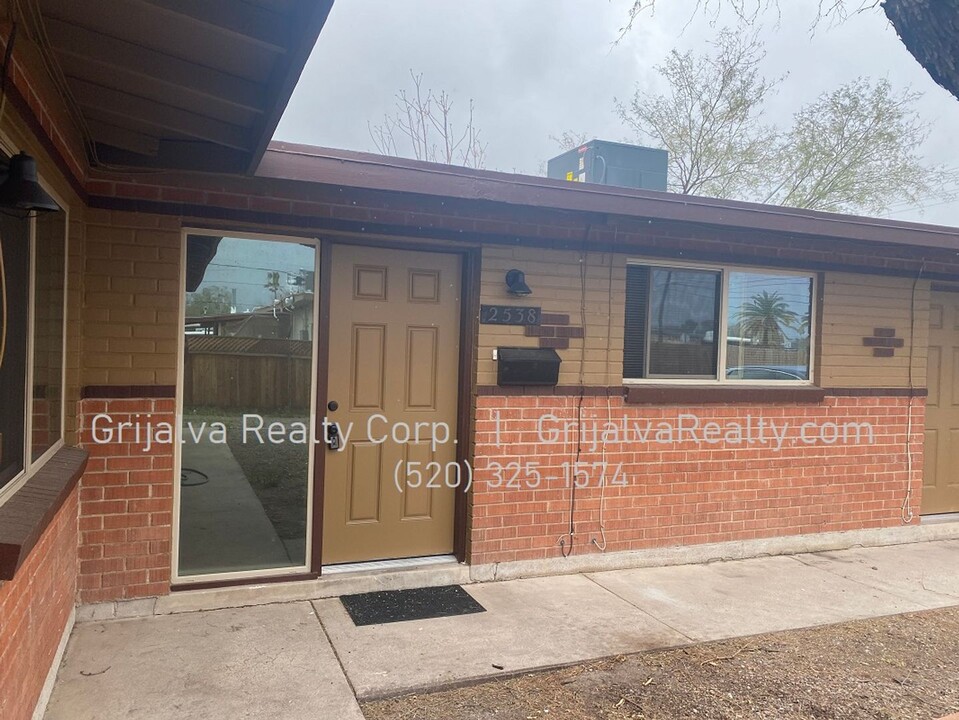 2536 N Columbus Blvd in Tucson, AZ - Building Photo